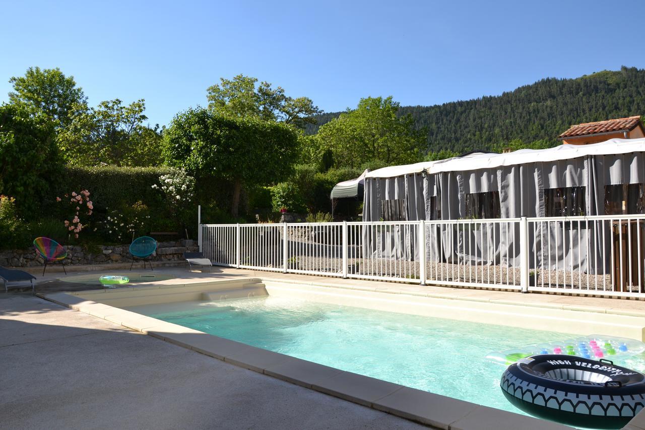 מלון Roquefeuil Camping La Mare Aux Fees מראה חיצוני תמונה